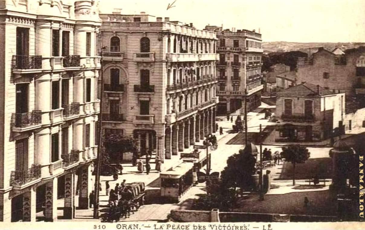 RA g- 049- Place des Victoires.jpg